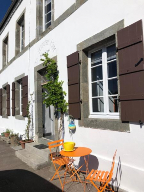 Hotels in Port-Launay